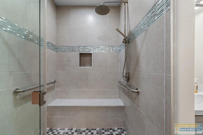 Building Photo - 4 Sawgrass Ct