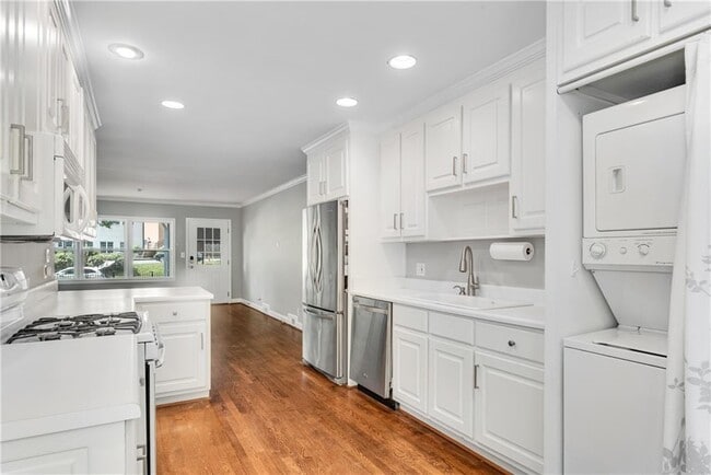 Building Photo - 1194 Spring Valley Ln NE