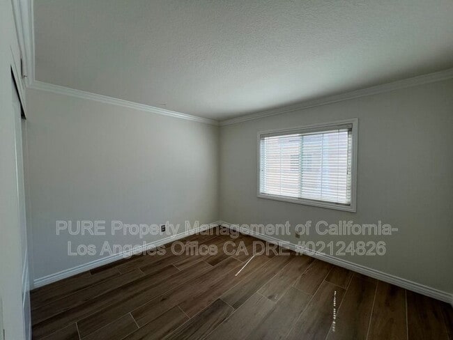 Building Photo - 2300 Maple Ave