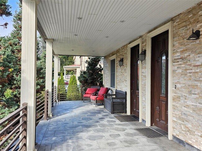 Building Photo - 49 Greenridge Ave