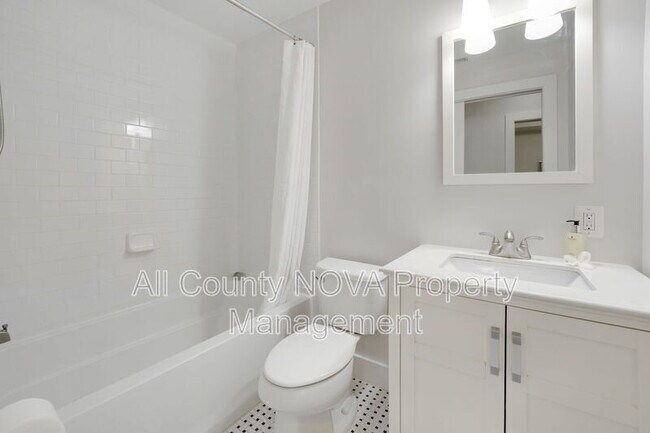 Building Photo - 3821 14th St NW