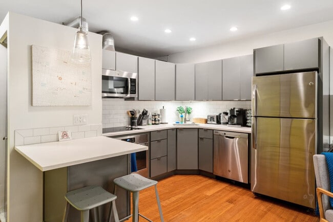 Building Photo - 221 Vine St