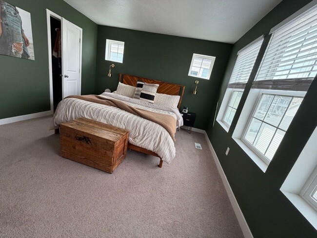 Building Photo - 3 bedroom, 2 bathroom South Jordan Home