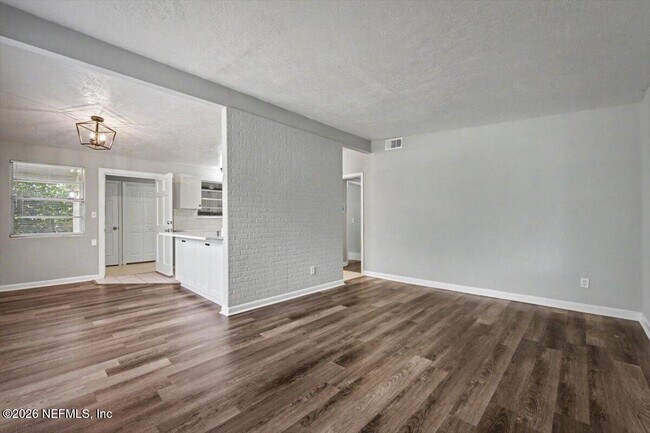 Building Photo - 7010 Arques Rd