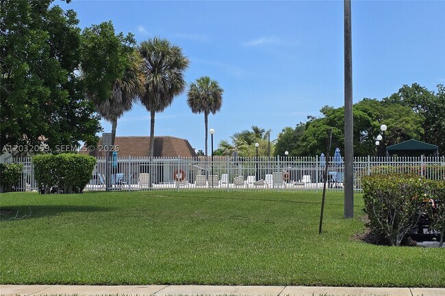 Building Photo - 5510 N Lakewood Cir