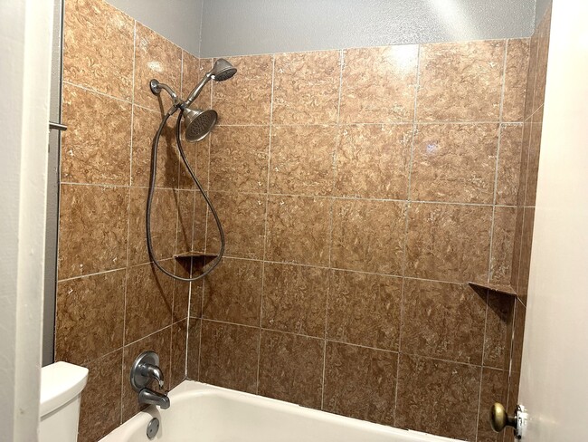 Building Photo - 926 Summers Dr