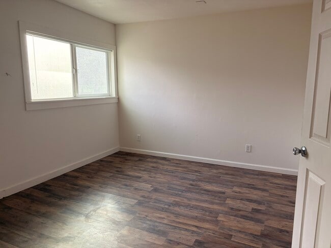 Building Photo - 863 Atherton Ave