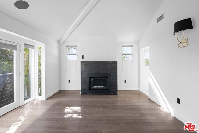 Building Photo - 10453 Holman Ave