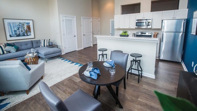 Interior Photo - 612 Whaley