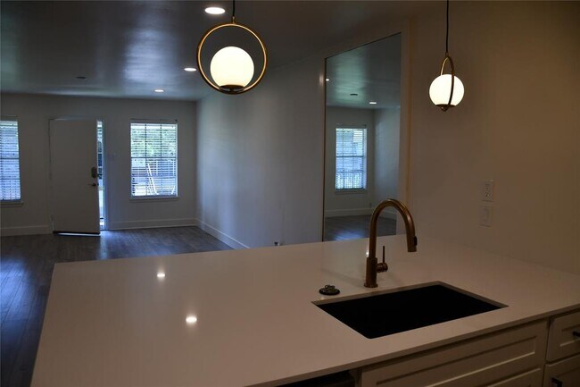 Building Photo - 9015 Gaylord Dr