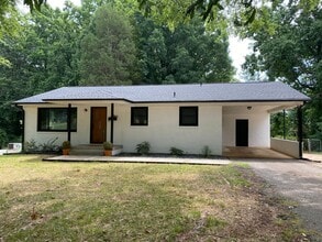 Building Photo - AVAILABLE TO SHOW!