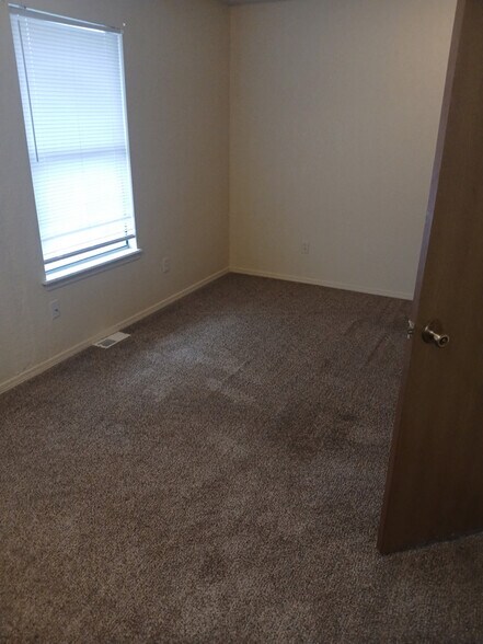 Building Photo - 4301 Yorkshire Dr