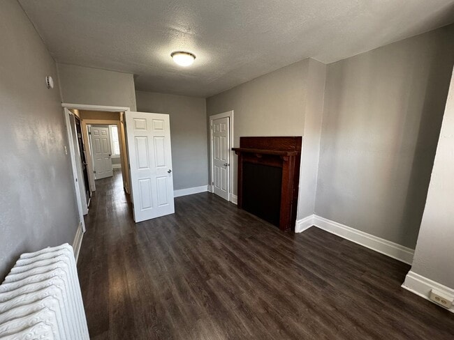 Building Photo - Newly Remodeled Two Bedroom Apartment in Squirrel Hill