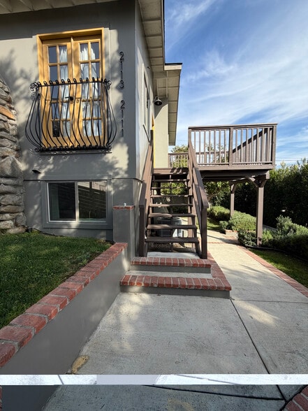 Building Photo - 2113 Montana St