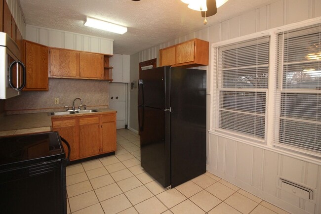 Building Photo - Adorable 3-brm brick ranch with lots of natural light, family room/den, attached garage