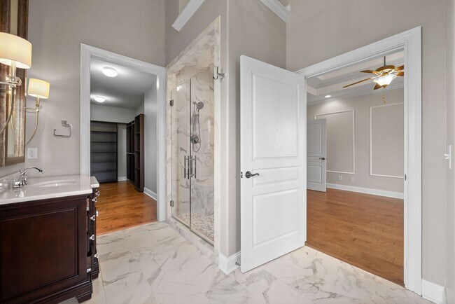 Building Photo - Pet Friendly Four Bedroom off Exit 8!