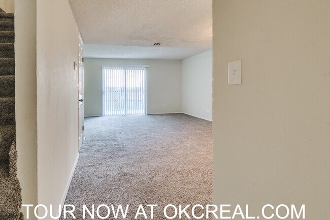Building Photo - 1207 Lakecrest Dr