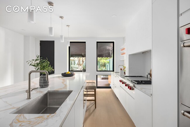 Building Photo - 53 W 85th St