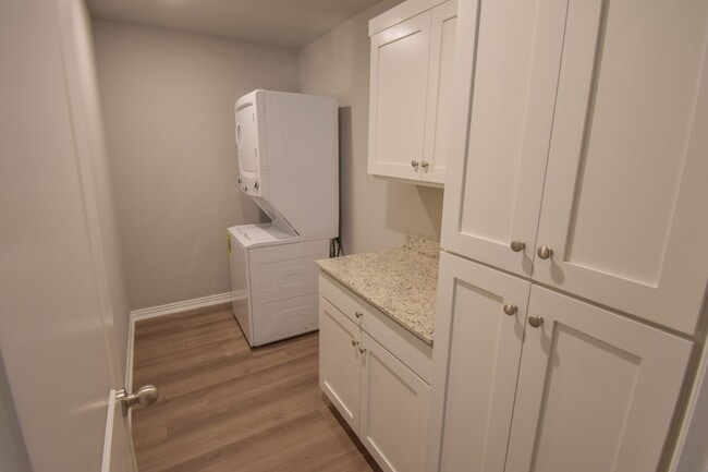 Building Photo - 3 Bedroom 2 Bath Duplex in Prairie Grove!!