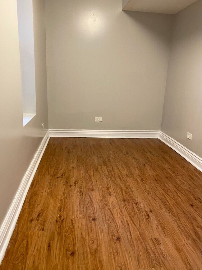 Building Photo - 2309 S Sacramento Ave