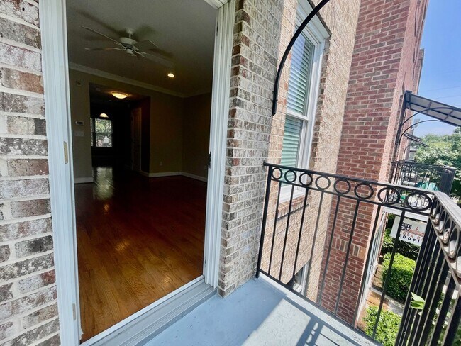 Building Photo - 3 Bedroom 2.5 Bath in the Vista