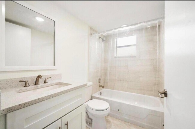 Building Photo - 401 Monaco Way