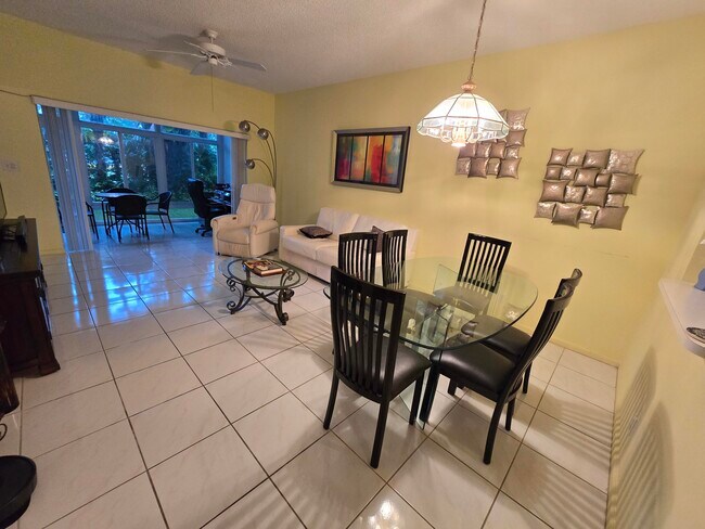 Building Photo - 5084 Rose Hill Dr