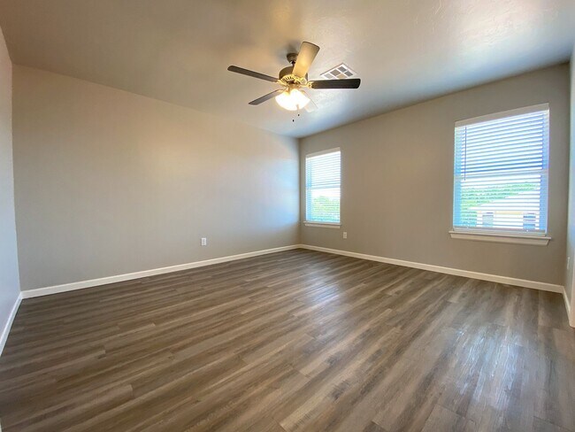 Building Photo - Townhome in Deer Creek Schools!