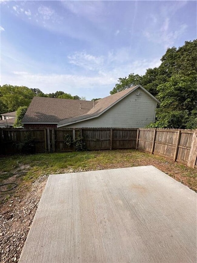 Building Photo - 2226 E Cinnamon Way