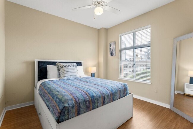 Building Photo - Piazza Condo - Fully Furnished 2bd/2ba - S...