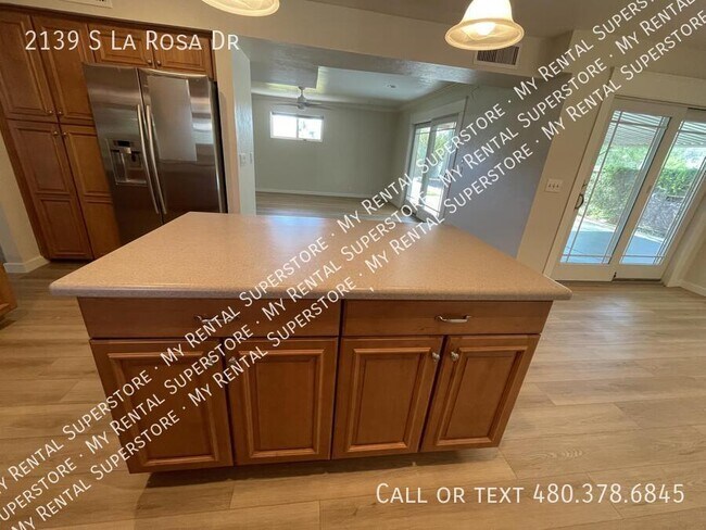 Building Photo - 2139 S La Rosa Dr