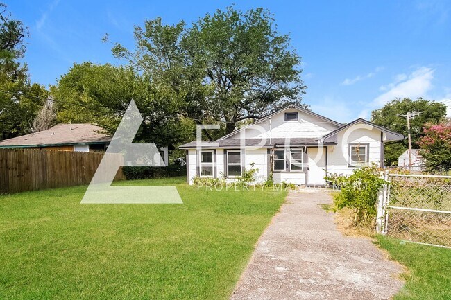 Building Photo - 4701 S 30th W Ave