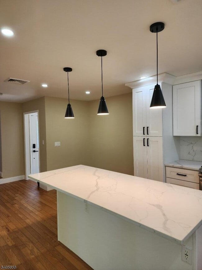 Building Photo - 23 Old Farm Rd