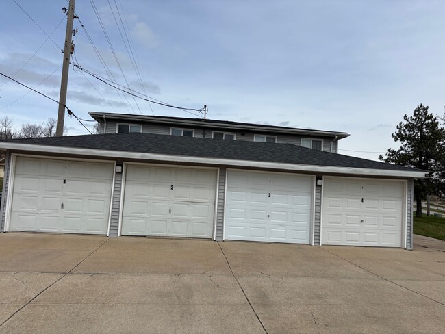 Building Photo - 1715 Edgewood Dr NW