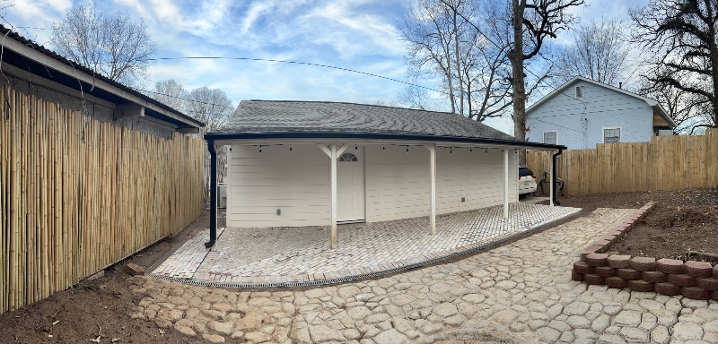 Building Photo - 620 Simpson St
