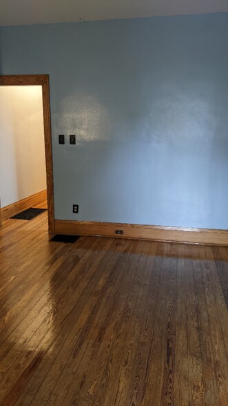 Building Photo - 463 Elsmere St