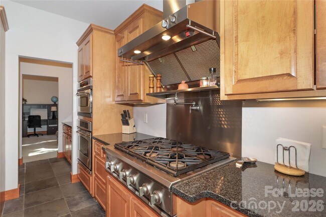 Building Photo - 111 Farmington Ln