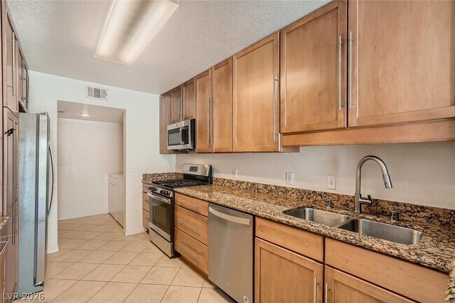 Building Photo - 7700 Almeria St
