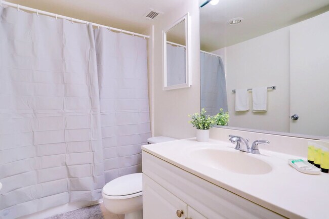 Building Photo - 320 23rd St S