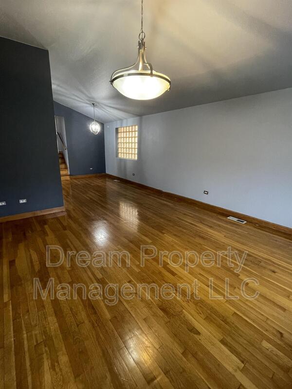 Building Photo - 8841 S State St