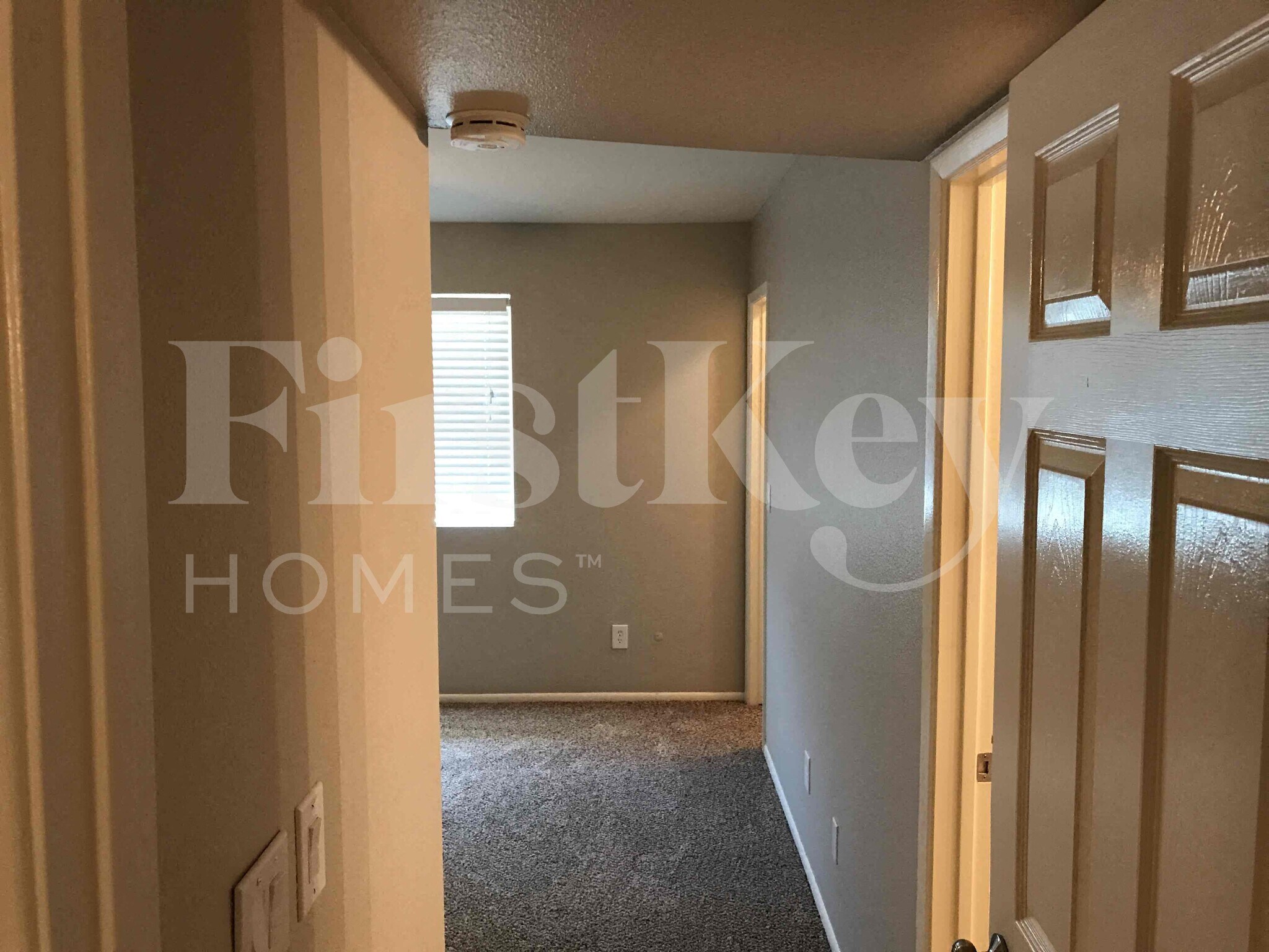 Building Photo - 4841 W Paradise Ln