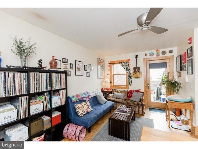 Building Photo - 206 E Girard Ave