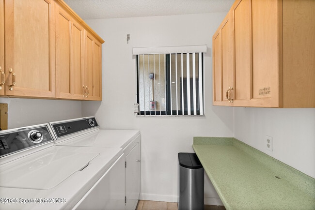 Building Photo - 8494 Ridgewood Ave