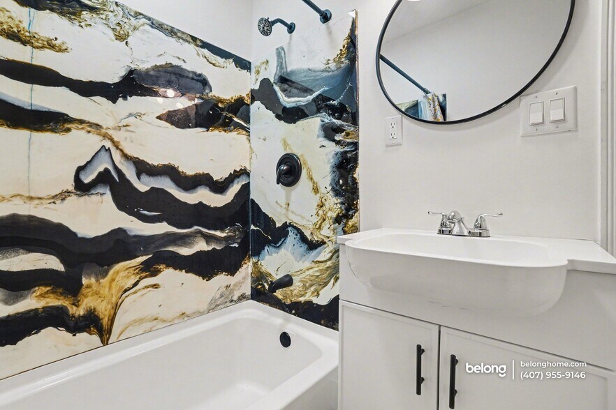 Building Photo - 1112 Myrtle Ln