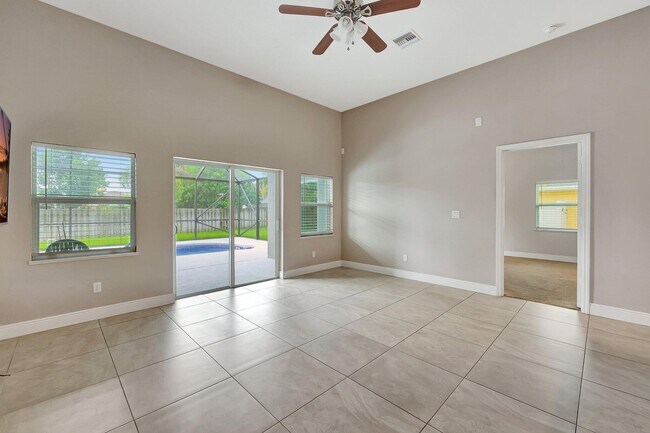 Building Photo - 348 SW Millard Dr