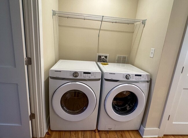 Building Photo - 106 N Main St