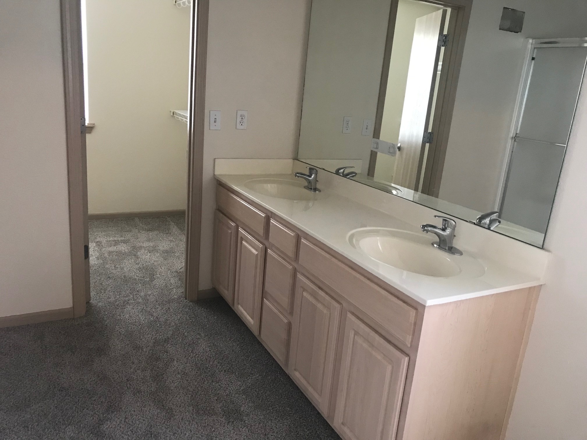 double vannity - 9844 N Lewis Ave