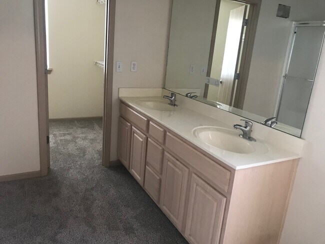 double vannity - 9844 N Lewis Ave