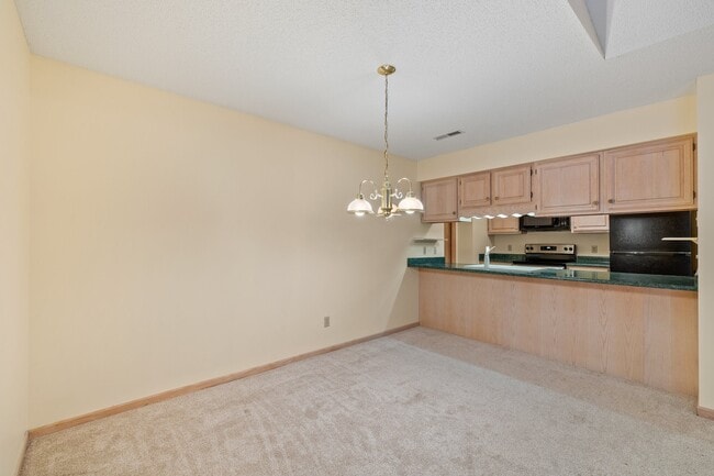 Building Photo - Riva Ridge