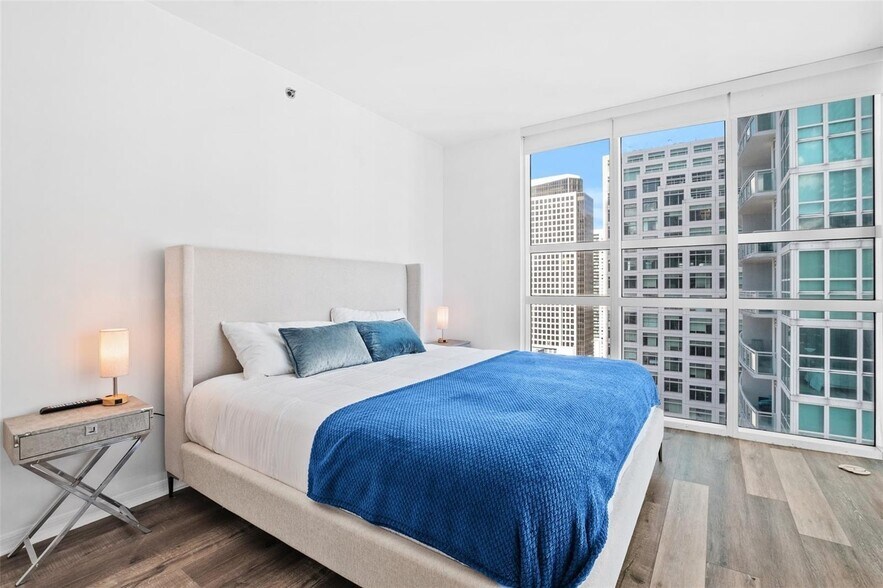 Building Photo - 951 Brickell Ave